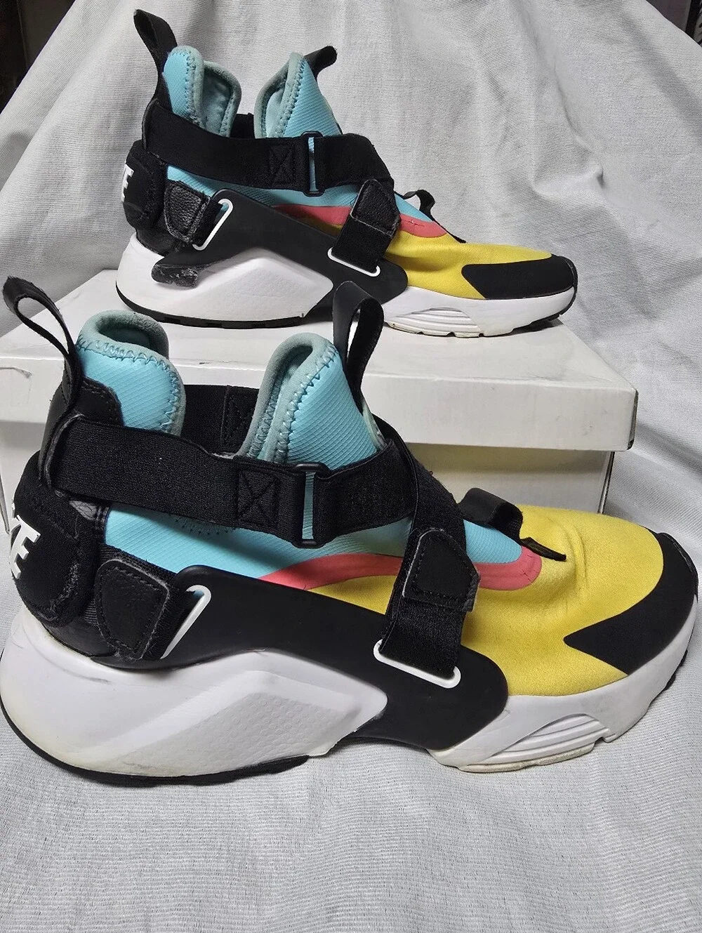 Nike Huarache City Size 7Y  (Women's Size 8.5/9) Yellow/ Blue/ Black
